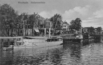  Picture postcard of gunboat Brak (future submarine warehouse vessel A 883). Moored at the Westkade in Hellevoetsluis. The postcard is 'stamped' at 19 Oct 1915.  (Photo: Collection Jan Klootwijk). 